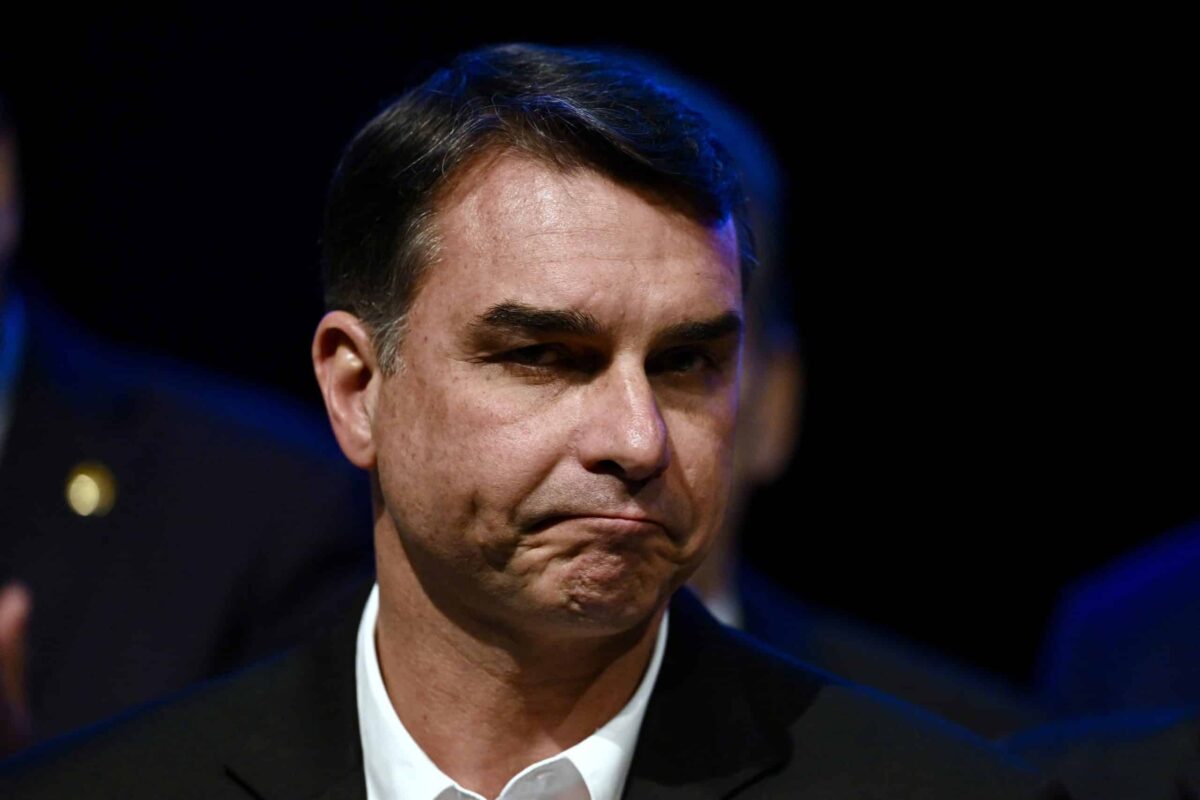 Aliados de Flávio Bolsonaro estão mais envolvidos no caso Master, diz pesquisa Atlas