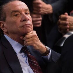 Aloysio Nunes grava vídeo em apoio a Zé Dirceu Aloysio Nunes grava vídeo em apoio a Zé Dirceu