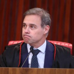 André Mendonça aparece em foto com candidato preso por envolvimento com o PCC André Mendonça aparece em foto com candidato preso por envolvimento com o PCC