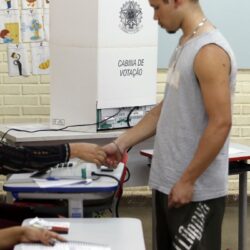 Caminhos da Reportagem: importância do voto para jovens e idosos Caminhos da Reportagem: importância do voto para jovens e idosos