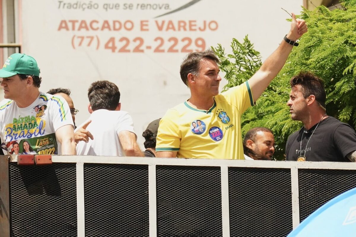 Campanha de Flávio paga R$ 500 mil a empresa de R$ 6 mil de capital por “planejamento estratégico”