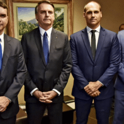 ‘Clã tão radical quanto disfuncional’, diz Financial Times sobre família Bolsonaro