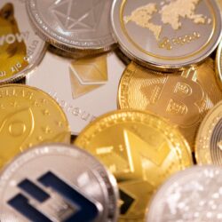 Criptomoedas disparam até 50% em meio a otimismo com regulação nos EUA; veja quais