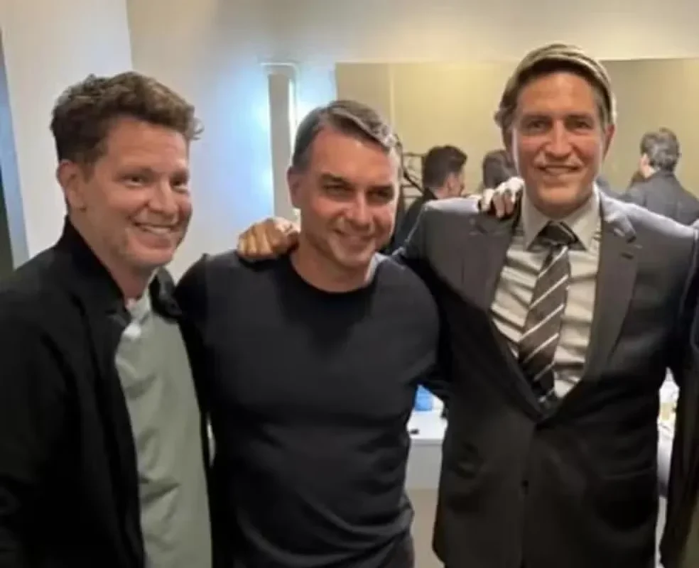 Delator que fez repasses pedidos por Flávio Bolsonaro para fundo nos EUA depõe na PGR