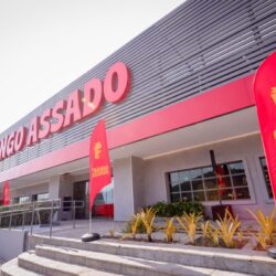 Donos do Outback e da Pizza Hut no Brasil conversam para fusão de redes, diz fonte