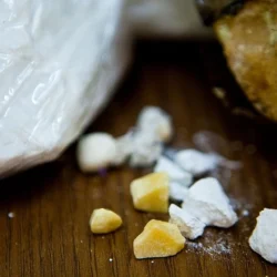 Drogas inéditas são identificadas em amostras de saliva coletadas em festas de SP Drogas inéditas são identificadas em amostras de saliva coletadas em festas de SP
