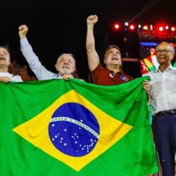 Em novo recado a Trump, Lula diz que Brasil não vai entregar terras raras aos EUA e repete: “Não somos quintal” Em novo recado a Trump, Lula diz que Brasil não vai entregar terras raras aos EUA e repete: “Não somos quintal”