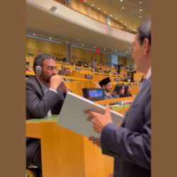 Embaixador de Israel na ONU tenta provocar diplomata do Irã com aparelho da Starlink no plenário da Assembleia Geral Embaixador de Israel na ONU tenta provocar diplomata do Irã com aparelho da Starlink no plenário da Assembleia Geral