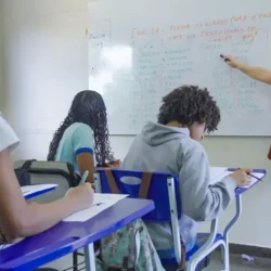 Escolas privadas fora de locais de votação terão aulas normais no DF Escolas privadas fora de locais de votação terão aulas normais no DF