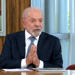 “Esse negócio de mexer com Nossa Senhora Aparecida não é aceitável”, diz Lula “Esse negócio de mexer com Nossa Senhora Aparecida não é aceitável”, diz Lula