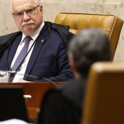 Ex-ministros e sociedade civil divulgam carta em apoio a Fachin 