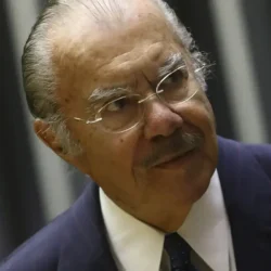 Ex-presidente José Sarney segue internado em hospital de São Paulo Ex-presidente José Sarney segue internado em hospital de São Paulo
