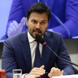 Fábio Faria aciona Justiça contra portais e perfis após repercussão de mensagens com empresário Fábio Faria aciona Justiça contra portais e perfis após repercussão de mensagens com empresário