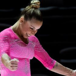 Flávia Saraiva é ouro nas assimétricas da Copa do Mundo de ginástica