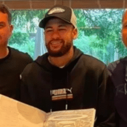 “Flávio B e Neypai estão me cobrando”: Flávio Bolsonaro e pai de Neymar Jr cobraram repasses de Vorcaro, mostram mensagens “Flávio B e Neypai estão me cobrando”: Flávio Bolsonaro e pai de Neymar Jr cobraram repasses de Vorcaro, mostram mensagens