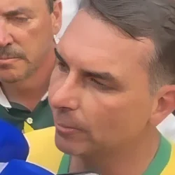 Flávio Bolsonaro acusa entidade de bispos católicos de espalhar mentiras Flávio Bolsonaro acusa entidade de bispos católicos de espalhar mentiras