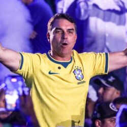Flávio Bolsonaro atacou o Flamengo nas redes: “só ganha roubando”