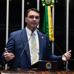 Flávio Bolsonaro e o triunfo da linguagem sobre os fatos