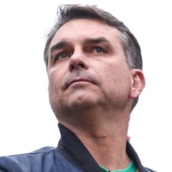 Flávio Bolsonaro pede prisão de servidor do Planalto por postagens sobre Nossa Senhora