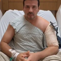 ‘Golpe do retrovisor’: cirurgião é baleado dentro de carro blindado durante assalto no RJ ‘Golpe do retrovisor’: cirurgião é baleado dentro de carro blindado durante assalto no RJ