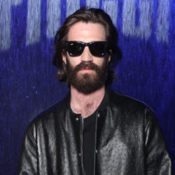 Guerra no império Ray-Ban: herdeiro ataca CEO e executivos fecham cerco Guerra no império Ray-Ban: herdeiro ataca CEO e executivos fecham cerco
