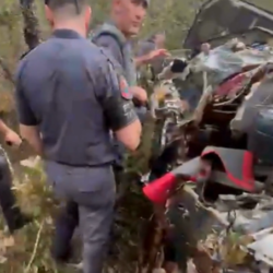 Helicóptero cai no interior de SP; 3 são resgatados após uma das vítimas acionar a PM