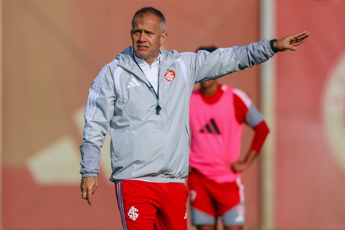 Internacional contrata técnico Eduardo Baptista até o fim da temporada