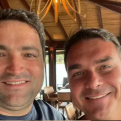 Jato não é uber. Quem paga os voos internacionais de Flávio Bolsonaro? Jato não é uber. Quem paga os voos internacionais de Flávio Bolsonaro?