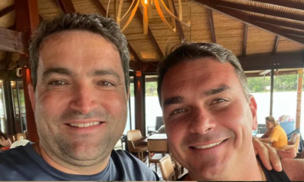 Jato não é uber. Quem paga os voos internacionais de Flávio Bolsonaro?
