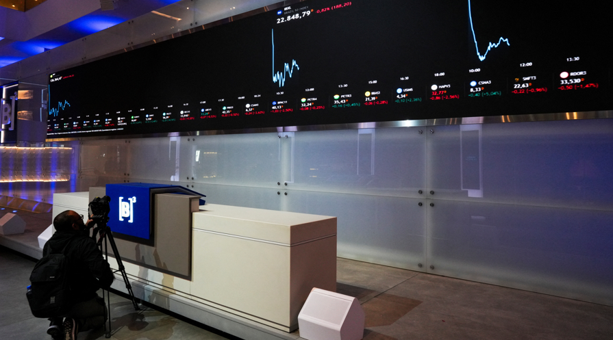 Localiza, Petrobras, Romi, Embraer, Oncoclínicas e mais ações para acompanhar hoje