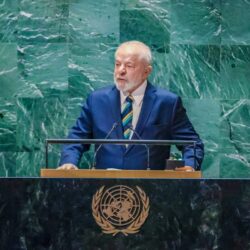 Lula é recebido por apoiadores ao chegar em Nova York para a Assembleia Geral da ONU Lula é recebido por apoiadores ao chegar em Nova York para a Assembleia Geral da ONU
