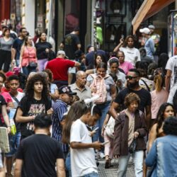 Lula lidera entre mulheres que sustentam a casa, diz Datafolha Lula lidera entre mulheres que sustentam a casa, diz Datafolha