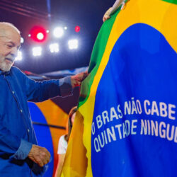 Lula manda recado a Trump e defende setores estratégicos da economia Lula manda recado a Trump e defende setores estratégicos da economia