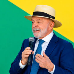 Lula participa de jantar com grandes empresários e banqueiros em São Paulo nesta sexta-feira, em sinalização ao mercado