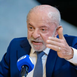 Lula rebate clubes de futebol: ‘não podem sobreviver às custas das dívidas do povo pobre’