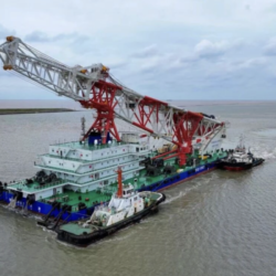 Maior navio de cravação de estacas do mundo deixa a China rumo à Bahia Maior navio de cravação de estacas do mundo deixa a China rumo à Bahia