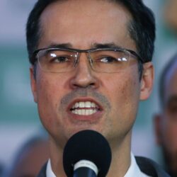 Maioria do TSE mantém suspensão da campanha de Deltan ao Senado Maioria do TSE mantém suspensão da campanha de Deltan ao Senado