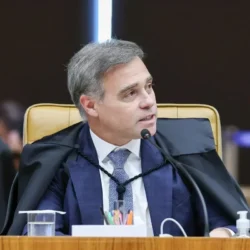 Mendonça manda redes removerem posts sobre Flávio e Nossa Senhora Aparecida