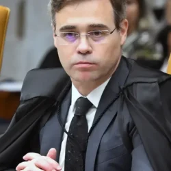 Mendonça volta a suspender multas sobre saúde mental no trabalho
