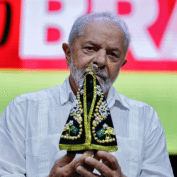 Mexer com Nossa Senhora Aparecida é inaceitável, diz Lula