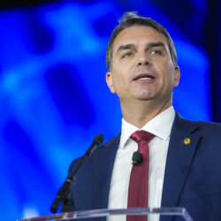 MP das bets é atitude ‘hipócrita, eleitoreira e populista’, diz Flávio Bolsonaro MP das bets é atitude ‘hipócrita, eleitoreira e populista’, diz Flávio Bolsonaro