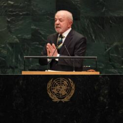 Na ONU, Lula manda recado a Trump sobre interferência nas eleições: “Brasil não cabe no quintal de ninguém” Na ONU, Lula manda recado a Trump sobre interferência nas eleições: “Brasil não cabe no quintal de ninguém”