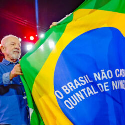 Na reta final, Lula vai explorar rejeição a Flávio e o medo da volta de um Bolsonaro ao poder