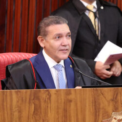 Nunes Marques vê “sobreposição de competência” do STF sobre o TSE e cobra Fachin Nunes Marques vê “sobreposição de competência” do STF sobre o TSE e cobra Fachin