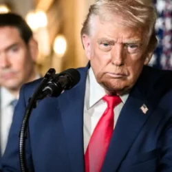 Pesquisa: Índice de aprovação de Trump cai para 32%, o mais baixo de sua vida política