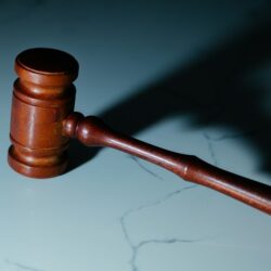 Por unanimidade, STF iguala tempo de licenças-maternidade e adotante Por unanimidade, STF iguala tempo de licenças-maternidade e adotante