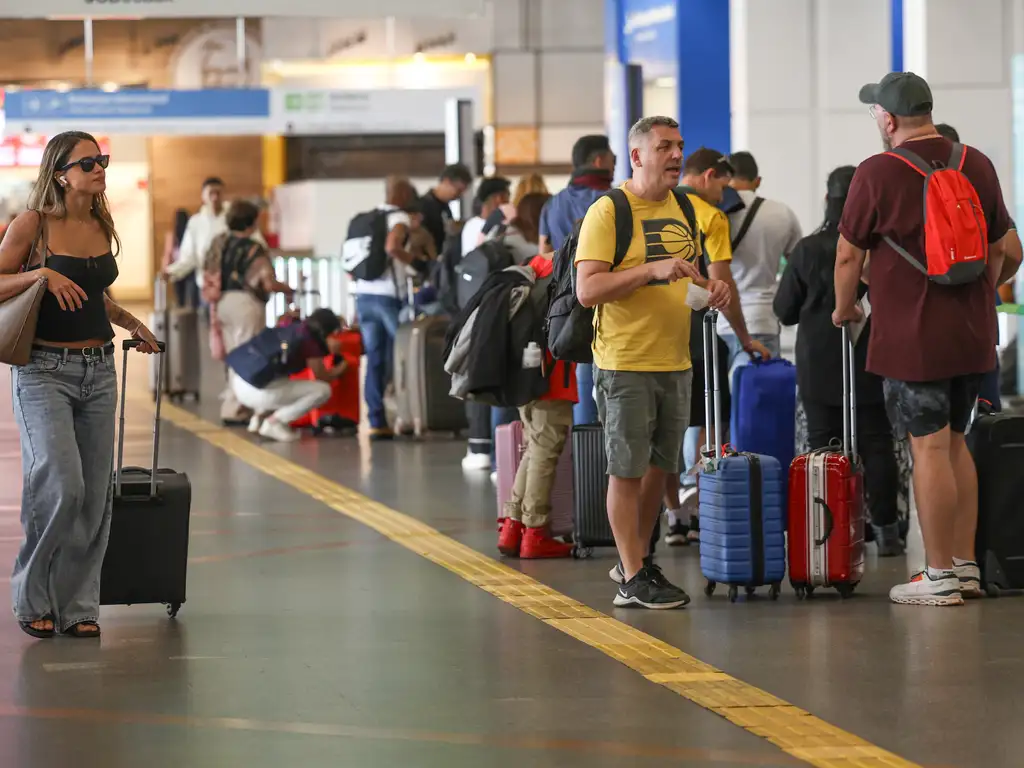 Primeira semana com regras sobre indisciplina tem três passageiros retirados de aviões