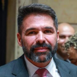 Vereador do Rio é preso pela PF com dois fuzis e submetralhadora Vereador do Rio é preso pela PF com dois fuzis e submetralhadora