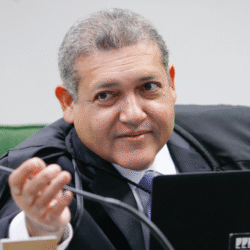 Viagem de Nunes Marques bancada por advogada do Master volta ao radar após revelação sobre precatórios Viagem de Nunes Marques bancada por advogada do Master volta ao radar após revelação sobre precatórios