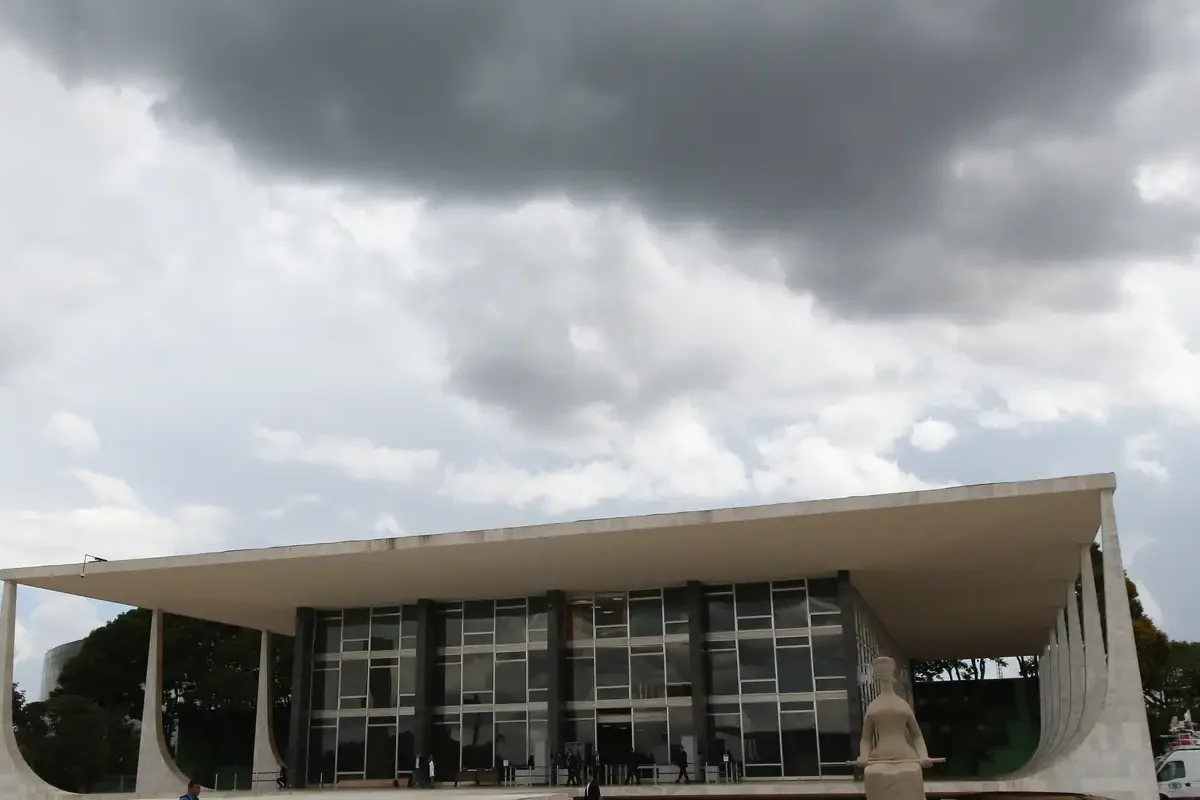 Zambelli pede ao STF salvo-conduto para vir ao Brasil votar na mãe